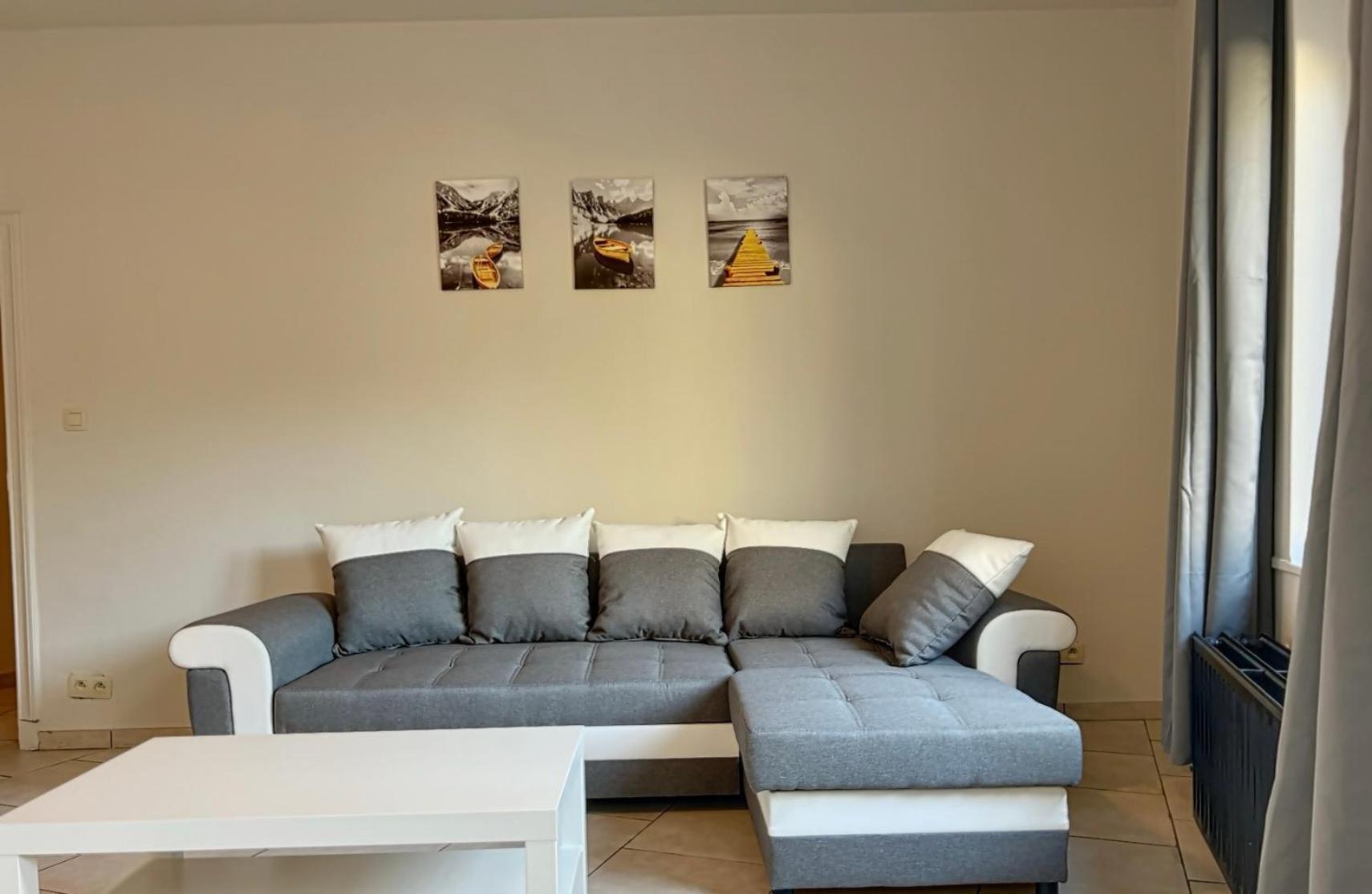 Station 173 A Bruxelles-Charleroi-Airport Apartment Exterior photo